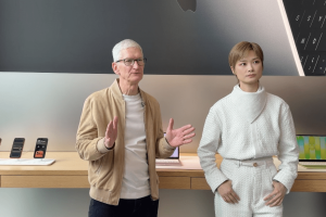 Apple CEO kicks off China trip in Chengdu, underlying China’s importance