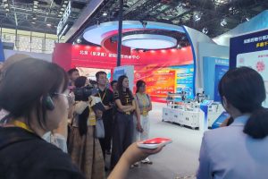 Media trip explores humanoid robots, AI in Beijing