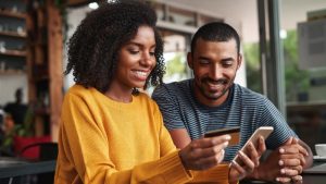 A quarter of EU citizens buy tickets online for events